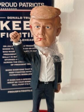 New Donald Trump Bobblehead- "Keep Fighting" -comes W/ a DT Graded Trading Card